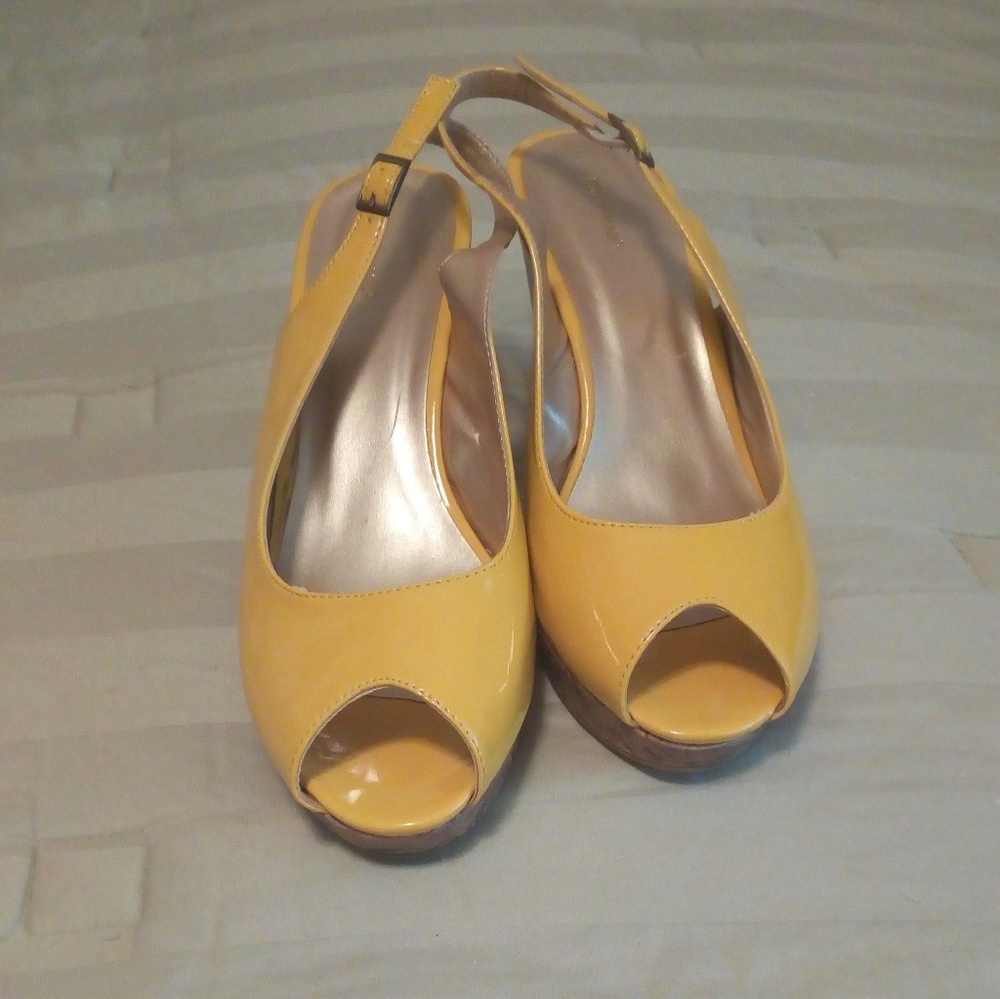 Goregeous Yellow Avenue Wedge Sandals!